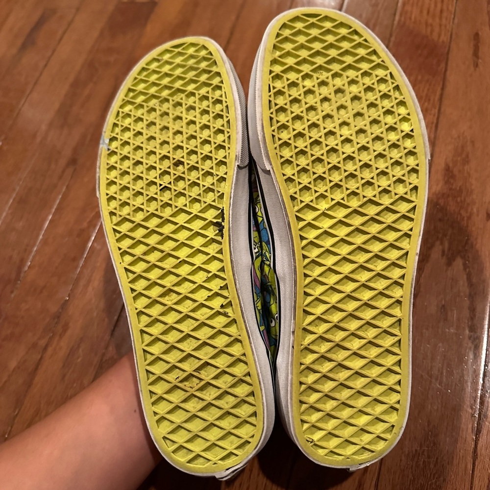 Rare Vans x Toy Story Glow in the Dark Alien Sneakers – Unisex Size W10.5/M9 - Picture 3 of 6
